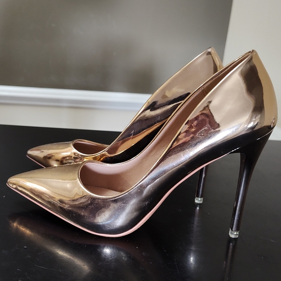 Big Tree gold pointed toe stilettos NWOB - Picture 3 of 9